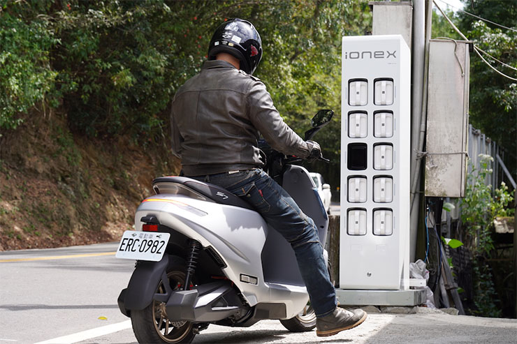 電動車直攻武嶺！光陽 KYMCO 後發先至、超車競業開通武嶺 IONEX 換電站！一個月內擴建 100 站速度超狂！ - 阿祥的網路筆記本