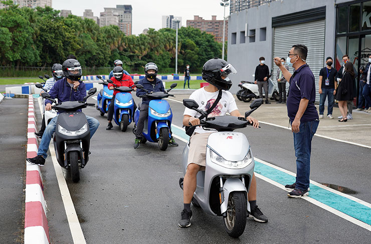 挑戰最速二輪電動車!光陽 IONEX S7R 城市鋼砲電動機車試乘會現場直擊! - 阿祥的網路筆記本 挑戰最速二輪電動車!光陽 IONEX S7R 城市鋼砲電動機車試乘會現場直擊! - 阿祥的網路筆記本