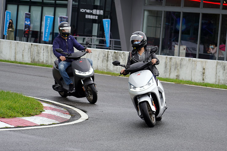 挑戰最速二輪電動車!光陽 IONEX S7R 城市鋼砲電動機車試乘會現場直擊! - 阿祥的網路筆記本 挑戰最速二輪電動車!光陽 IONEX S7R 城市鋼砲電動機車試乘會現場直擊! - 阿祥的網路筆記本