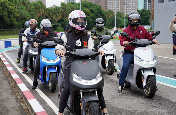 挑戰最速二輪電動車!光陽 IONEX S7R 城市鋼砲電動機車試乘會現場直擊! - 阿祥的網路筆記本 挑戰最速二輪電動車!光陽 IONEX S7R 城市鋼砲電動機車試乘會現場直擊! - 阿祥的網路筆記本