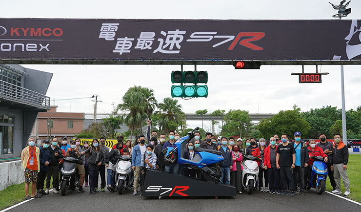 挑戰最速二輪電動車!光陽 IONEX S7R 城市鋼砲電動機車試乘會現場直擊! - 阿祥的網路筆記本 挑戰最速二輪電動車!光陽 IONEX S7R 城市鋼砲電動機車試乘會現場直擊! - 阿祥的網路筆記本