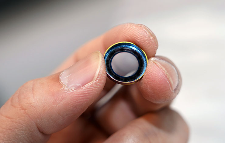 小豪包膜 HAO 燒鈦鏡頭保護圈 for iPhone 13 Pro Max 開箱：多一層防護，畫質也不變！ - 阿祥的網路筆記本