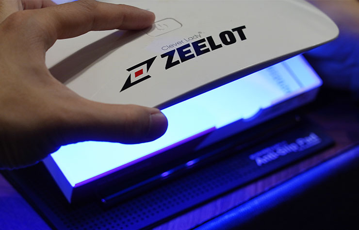 曲面貼合，全透視野！Galaxy S22 Ultra 專屬 ZEELOT 滿版玻璃保護貼開箱與使用體驗！ - 阿祥的網路筆記本