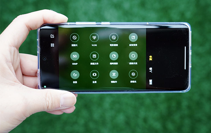 在 Xiaomi 12 Pro 拍照模式中，有不少是專為錄影需求打造的功能。