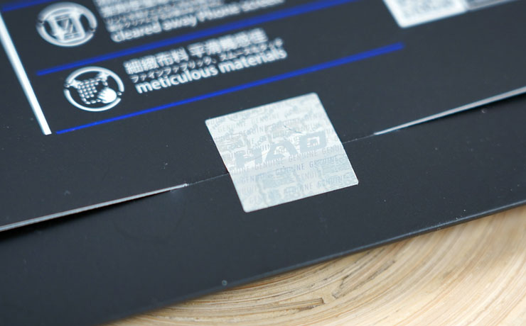 包裝開口還有 HAO 品牌的雷射貼紙來防偽。