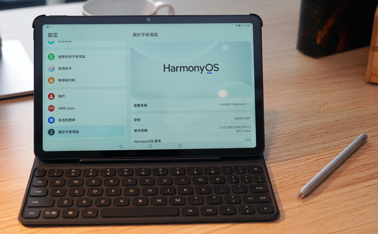 2022 年版的 MatePad 搭載了 HarmonyOS2 作業系統