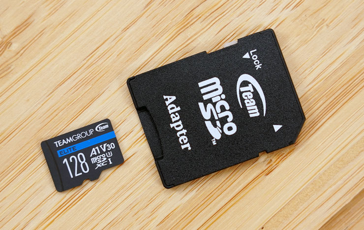開箱，十銓 Elite Micro SDXC UHS-1 記憶卡的本體與轉接卡。