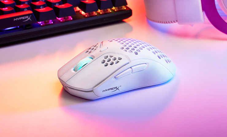 白色版本的 HyperX Pulsefire Haste 無線電競滑鼠