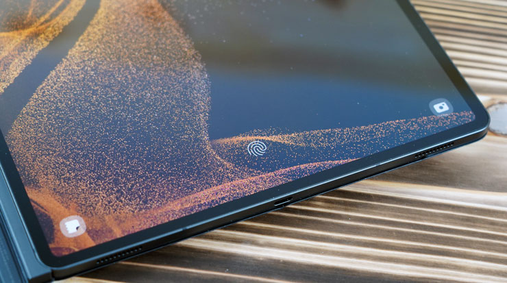 Galaxy Tab S8 Ultra 也配置了光學式的螢幕指紋辨識器，可快速精確地解鎖平板。