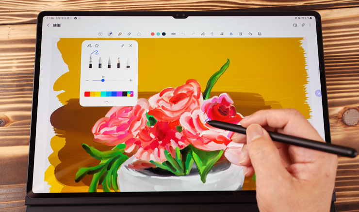 搭配內建的 Samsung Notes，擁有創作天份的人也能使用 S Pen 在Galaxy Tab S8 Ultra 的大螢幕上自在創作。
