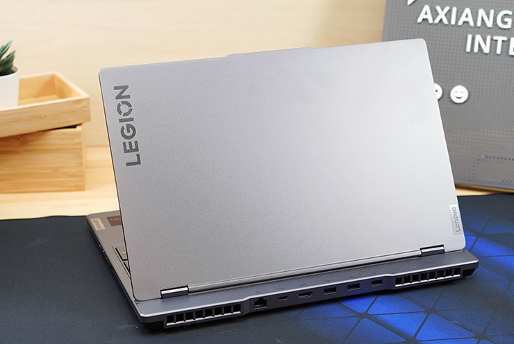 本篇文章開箱主角：Lenovo Legion 5i 電競筆電。