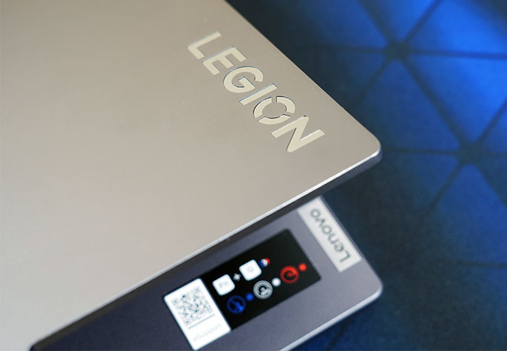 相較於一般的電競筆電，Legion 5i 在外觀設計上同樣延續先前系列作較低調、高質感的風格，對於專業工作者來說也很適用，不會太過於「霸氣外露」！