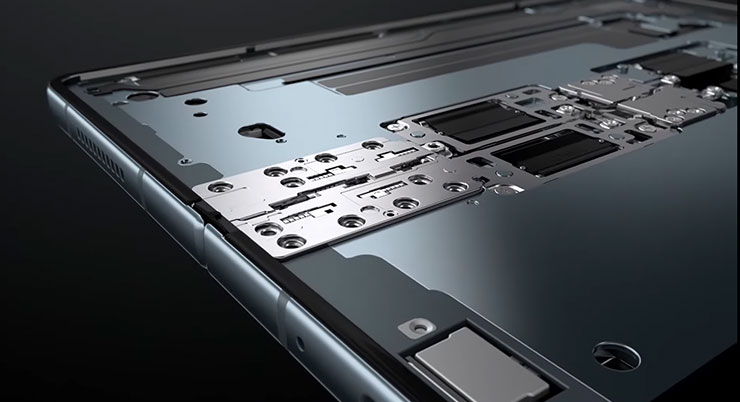 Galaxy Z Fold4 的鉸鏈採用更薄型化設計，並透過多處加固的方式增加耐用度。