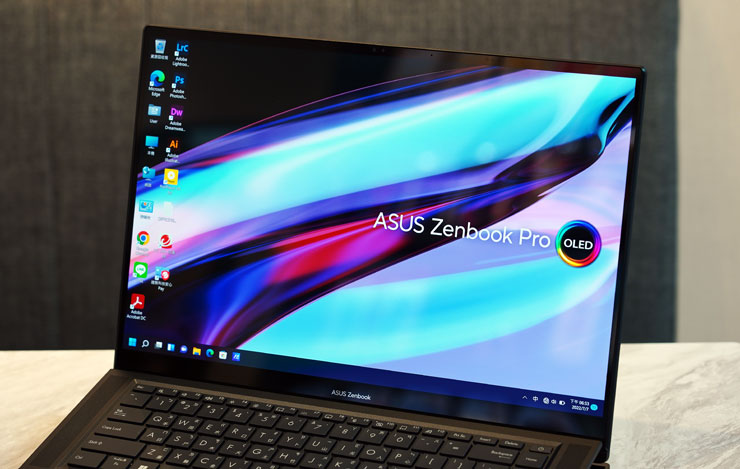 16 吋的 4K OLED 螢幕絕對是 ASUS Zenbook Pro 16X OLED 的一大亮點，為使用者帶來最極致的視覺體驗。