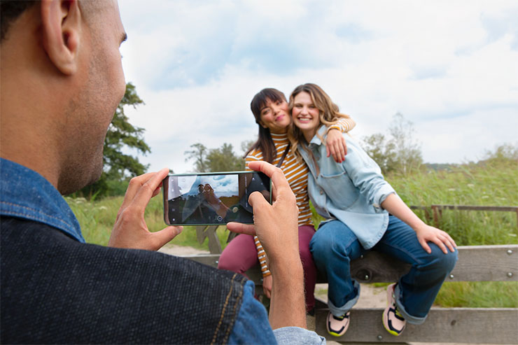 史上最環保手機「Fairphone 4」遠傳獨賣!高達五年生命週期,打造綠色永續電子供應鏈! - 阿祥的網路筆記本 Fairphone 4 背蓋採用 100% 可回收塑料製成,積極落實環境永續。