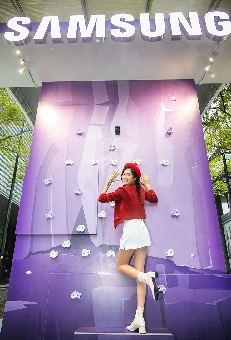 紫色主題的攀岩牆