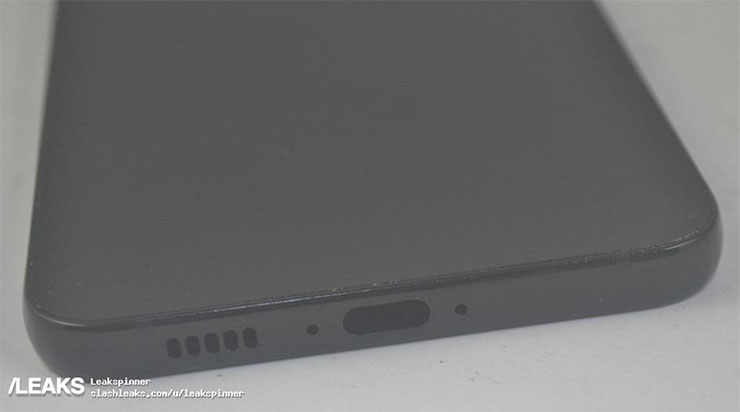 Galaxy S23 模型機的機身底部