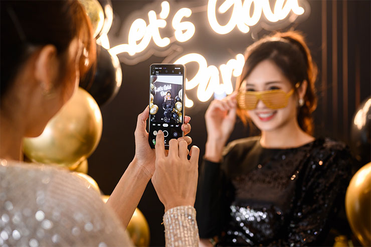 人像專家 OPPO Reno8 升級版進化登場！12 GB + 256 GB 超大容量、緞面金新色絕美！ - 阿祥的網路筆記本