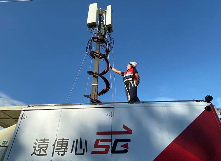 跨年最強後盾！遠傳出動超過30台行動通訊車、800位工程人員全程待命，陪伴全台用戶迎向嶄新2023！