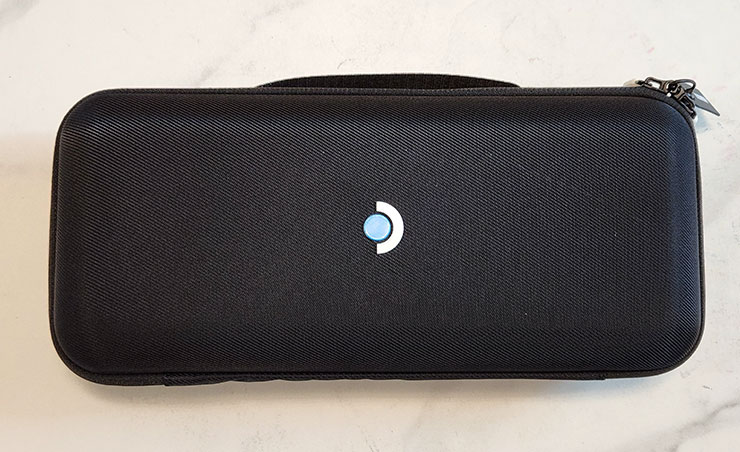 最強遊戲掌機?Steam Deck 開箱與初步使用心得分享~買之前先看看適不適合你! - 阿祥的網路筆記本 盒內的主機自帶了保護包,阿祥購買的是頂規版本,所以保護包的設計和其他版本略有不同,但差別似乎是在內部。