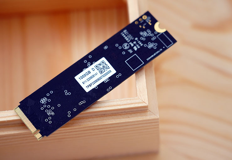 TeamGroup MP44L 為單面佈局，背面沒有任何元件。