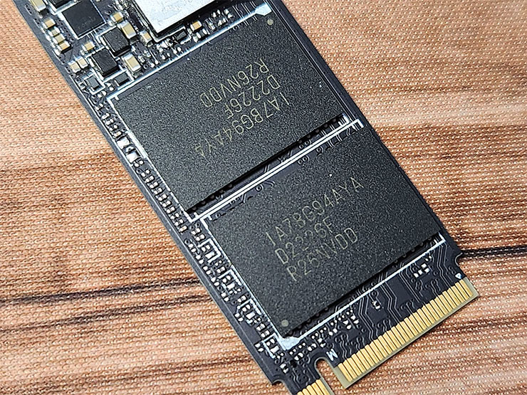 NAND 元件為美光 176 層 3D TLC 製程。