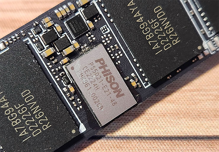 控制器為群聯的 Phison PS5021-E21。