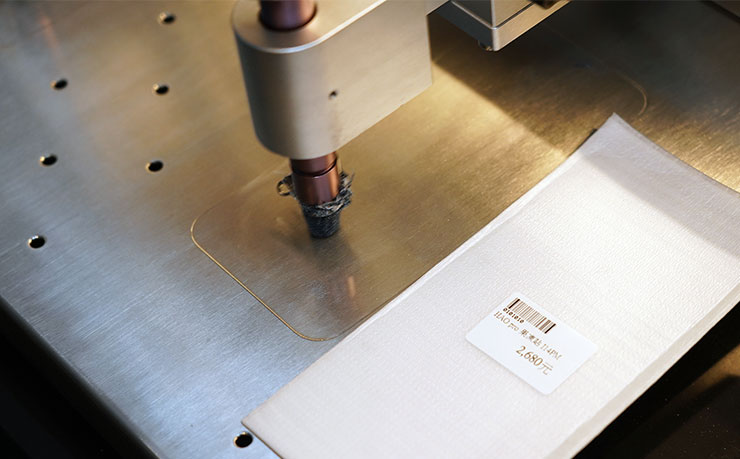 磨擦測試器加上了牛津布，右側為 HAO PRO 專業版果凍貼。