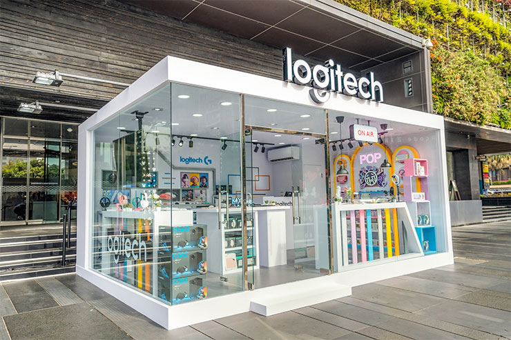Logi Store台中勤美誠品綠園道1F戶外快閃店將絢爛繽紛的色彩帶入文青氣息滿滿的勤美誠品綠園道。