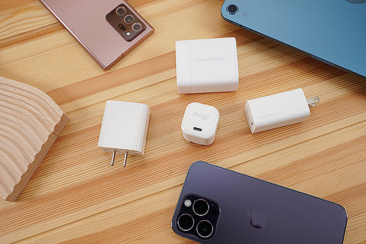 市面上支援快速充電的 PD 充電器不少，但像是 HAO 限定版氮化鎵 GaN PD 48W 超急速迷你充電器同時兼顧高輸出功率與超迷你輕巧體積的產品真的不多。