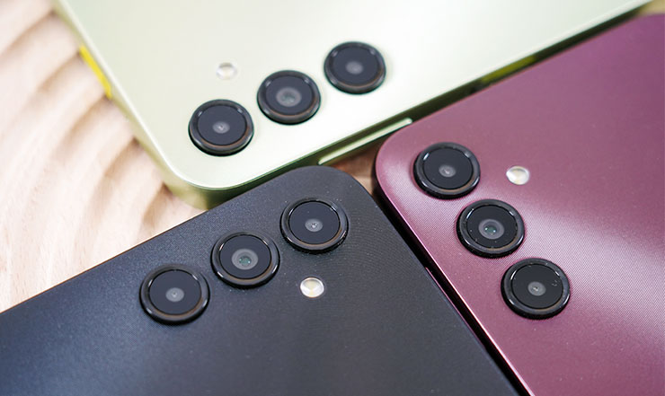 Galaxy A14 5G 的主相機搭配了 5,000 萬畫素的主鏡頭、200 萬畫素的微距鏡頭與 200 萬畫素的景深鏡頭。