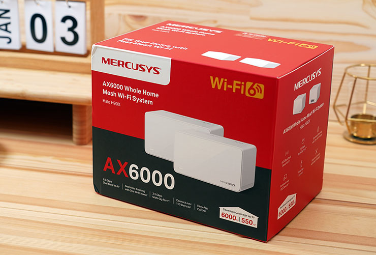 H90X 的外盒包裝同樣是以紅、黑雙色為主調，高對比的設計非常醒目。