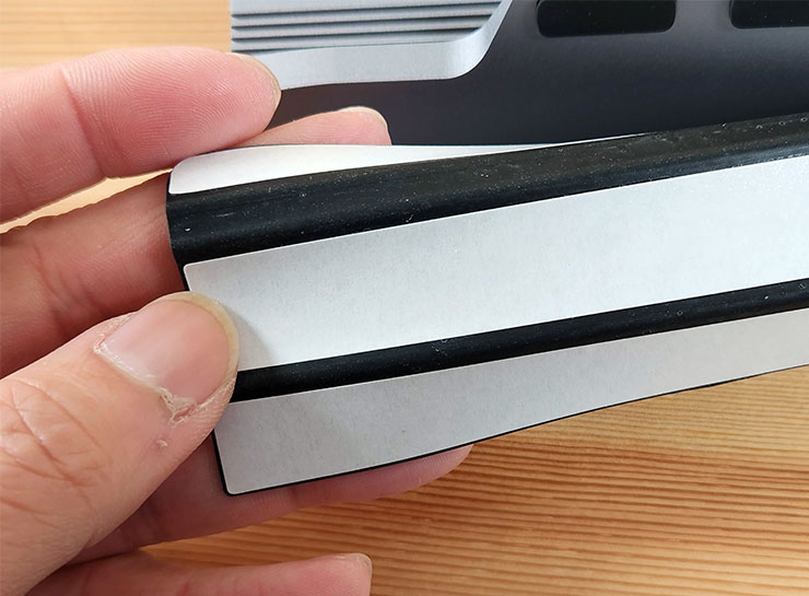 noda Steam Deck Docking Station 開箱:八合一擴充基座,好用嗎? - 阿祥的網路筆記本 不過這個貼片要自行黏上,有附上雙面膠