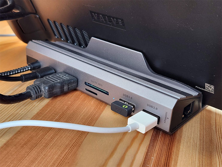 noda Steam Deck Docking Station 開箱:八合一擴充基座,好用嗎? - 阿祥的網路筆記本 後側就可以連結外部設備囉