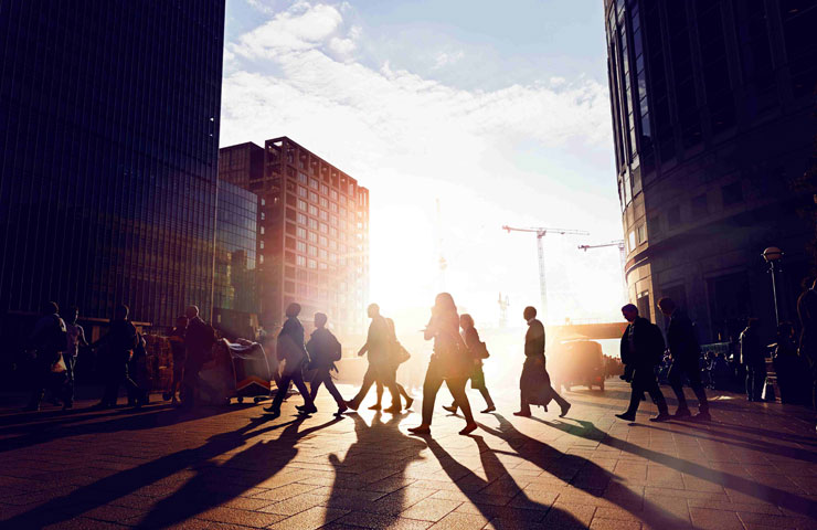 為有效達成零售管理，商店可能會利用 AI 伺服器分析店內監視器的影像，還能監控進貨狀況，以保持庫存充裕。