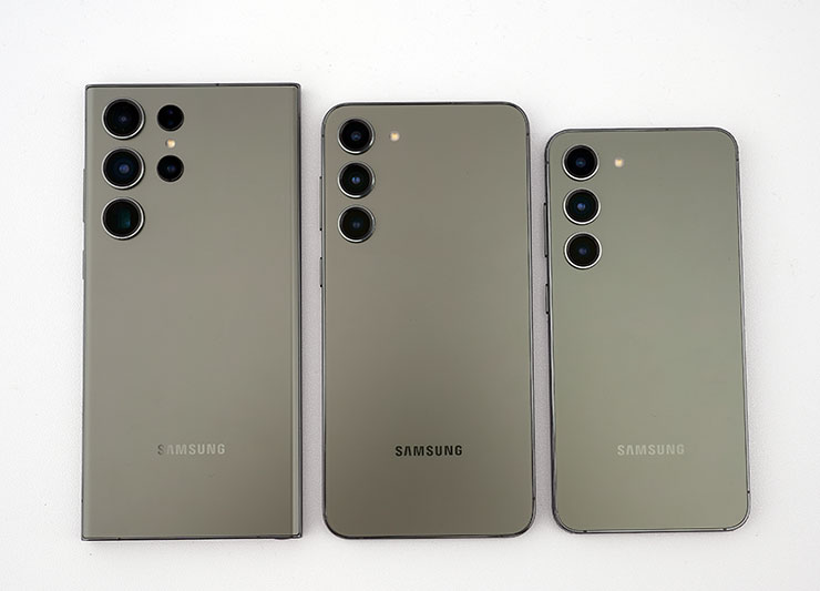 三款 Galaxy S23 系列的機身背面設計也更為一致，為無相機模組的鏡頭開口設計，整體來說更為簡約。