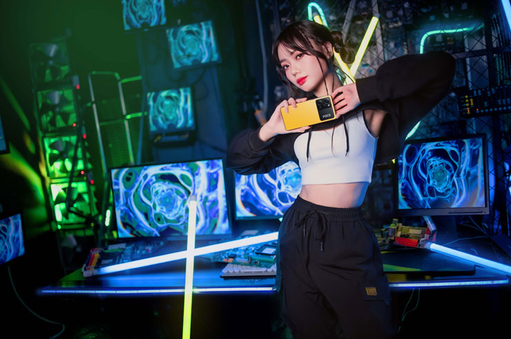 POCO X5 Pro 5G配備了同級產品首款6.67吋Flow AMOLED螢幕，以旗艦級顯示技術讓POCO X5 Pro 5G機身更加輕巧，厚度僅7.9mm，是目前POCO X系列中最纖薄的機型