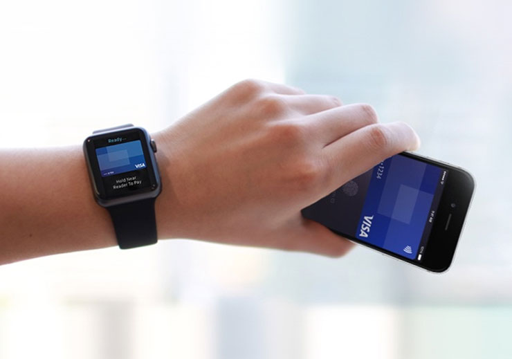 Apple Watch、三星的 Galaxy Watch 與 Garmin 的智慧手錶都支援行動支付服務。