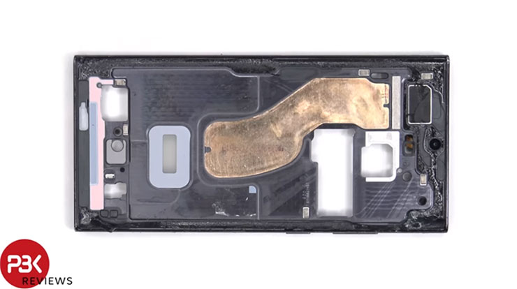 PBKreviews 的拆機照片可以看到 Galaxy S23 Ultra 的散熱板尺寸確實相當大