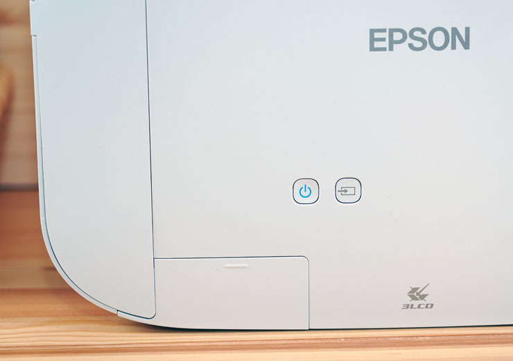 實體按鈕僅有電源鍵與訊源輸入切換。