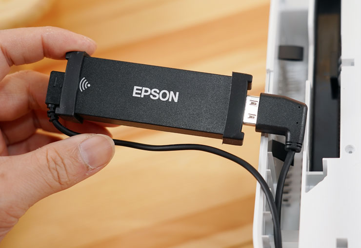 Android TV 電視棒本體。