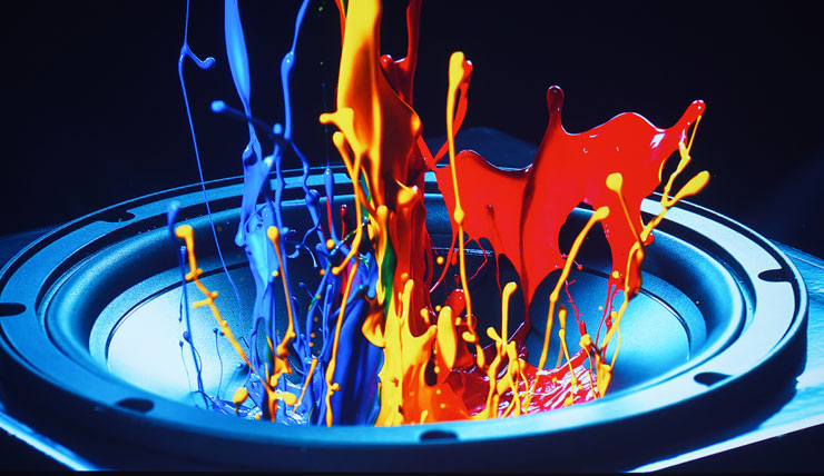 可以看到 4K HDR 的色彩更為鮮明，高對比度也讓影像更具立體感。