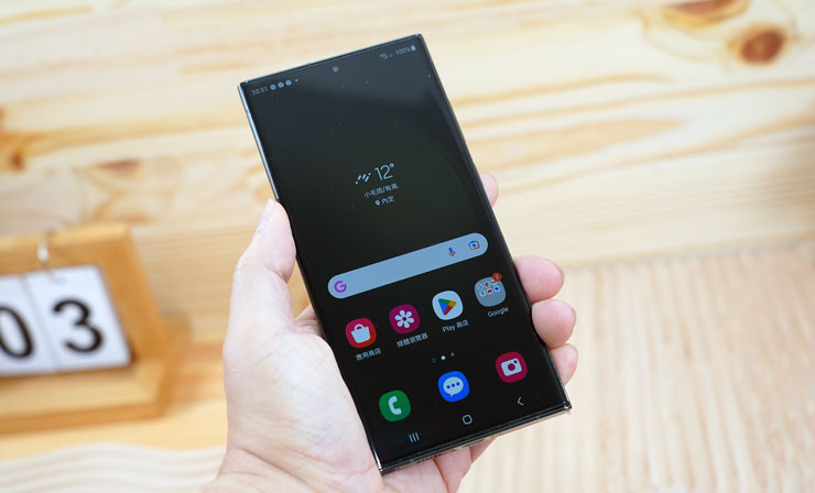 Galaxy S23 Ultra 安裝 HAO 5D 果凍膠保護貼完成！多了一層堅強防護讓人更方心，視覺上也完全展現 Dynamic AMOLED 2X 面板的高對比度與高畫質。