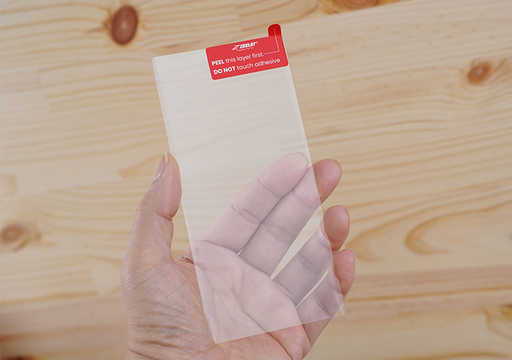 保護貼本體為全透明設計，沒有任何邊框。