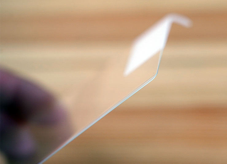 邊緣的曲面也與螢幕完全契合。