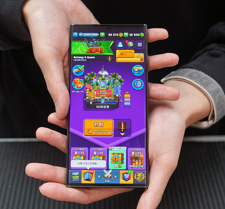 「電競霧」版本 HAO 5D 果凍膠保護貼極為順滑的手感非常適合追求操控順暢度的手遊玩家。