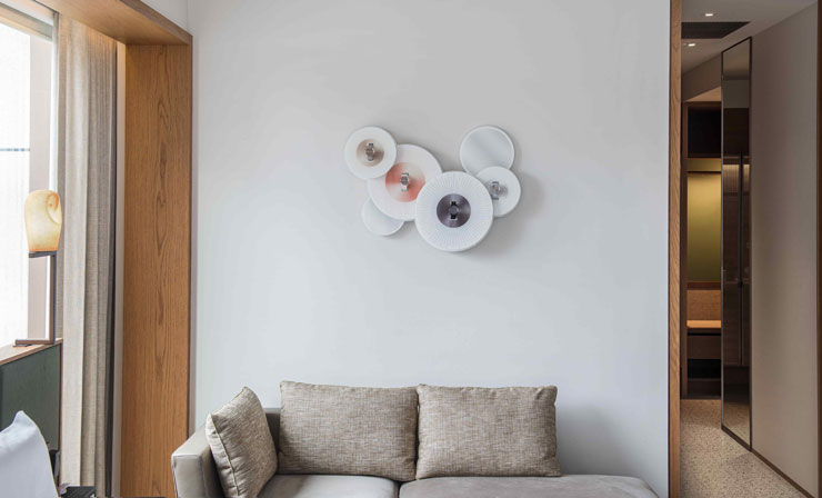 Garmin攜手寒居酒店推「vívomove Trend 美型生活體驗房」限時30晚，每間房附有1支vívomove Trend指針智慧腕錶、精美眼罩與1010 HOPE保養護膚體驗組