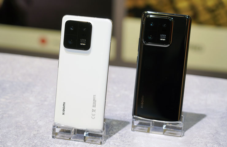 Xiaomi 13 Pro 擁有陶瓷白與陶瓷黑兩種顏色