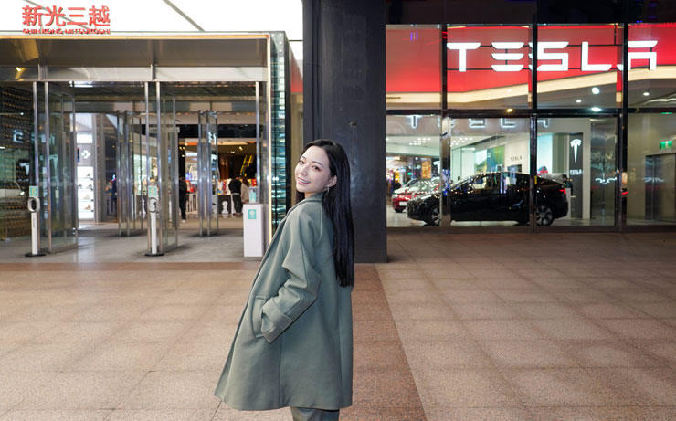 <strong>小豪包膜進駐新光三越!台北信義 A11 新櫃火熱登場~百大女郎冠軍啾啾帶你開箱!</strong> - 阿祥的網路筆記本 新光三越 A11 的入門位於松壽路,1F 可以看到醒目的特斯拉門市,非常好辨認!