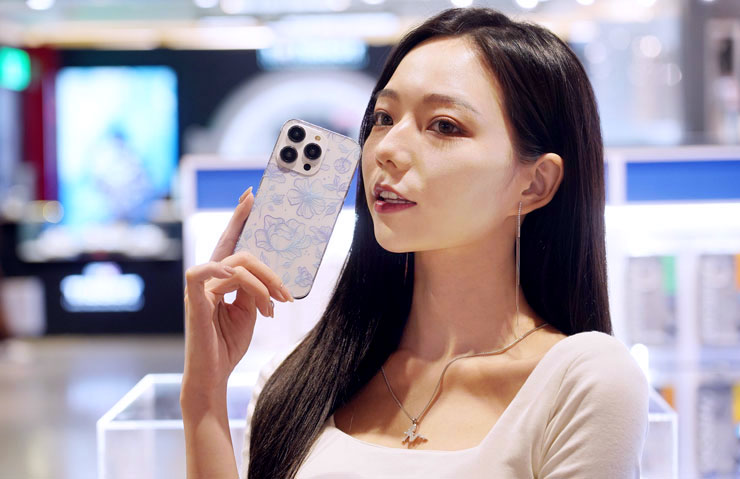 <strong>小豪包膜進駐新光三越!台北信義 A11 新櫃火熱登場~百大女郎冠軍啾啾帶你開箱!</strong> - 阿祥的網路筆記本 而且機身包膜的好處就是~想要換個風格只需替換彩膜樣式即可,讓你常常可以有拿新手機的 FEEL!